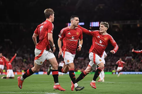 مانشستر يونايتد يخطط للاستغناء عن 4 لاعبين